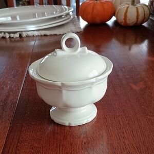 Mikasa French Countryside Rippled Baroque Stoneware Sugar Bowl with Lid b600